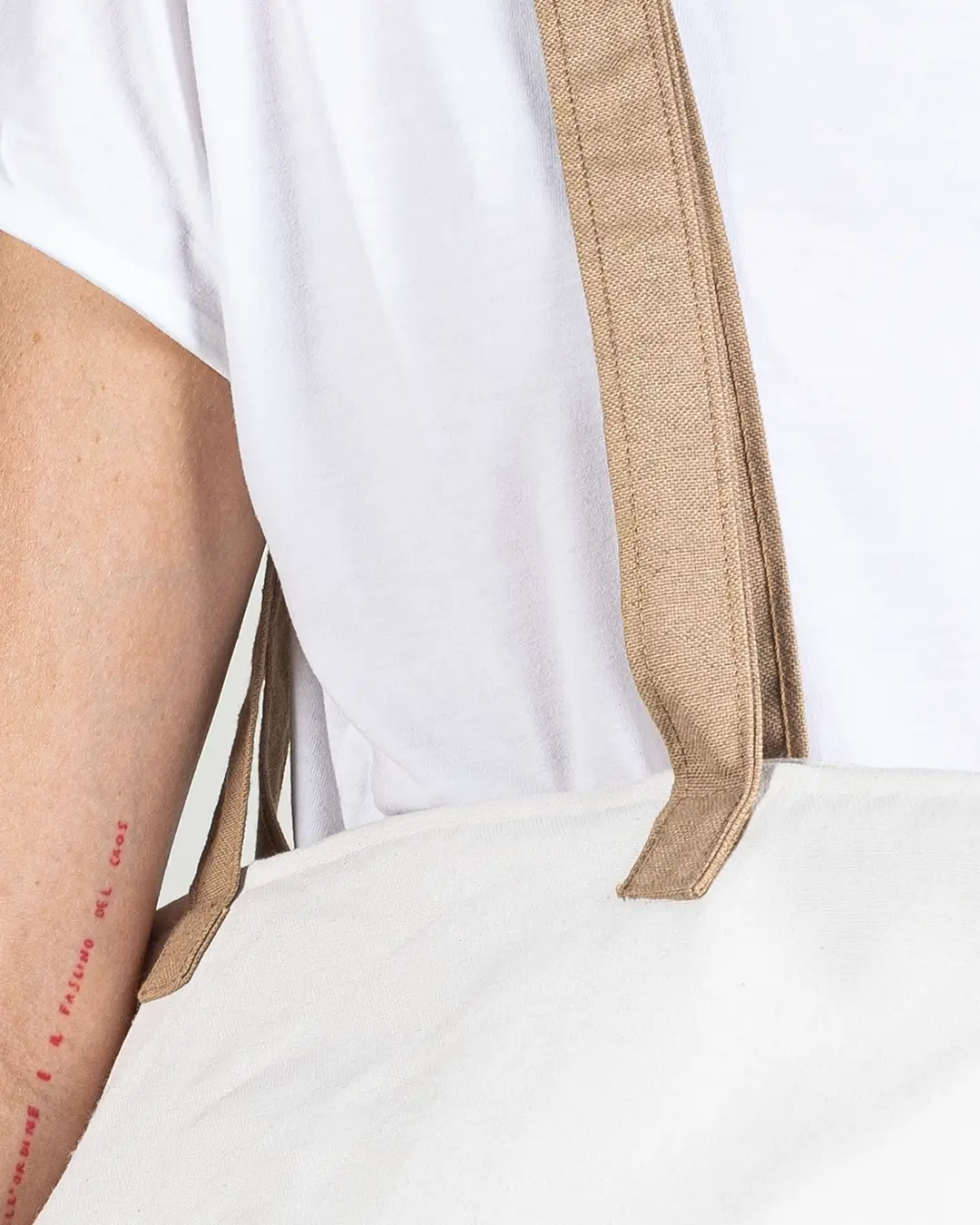Borsa estiva con logo stampato e manici in tessuto
