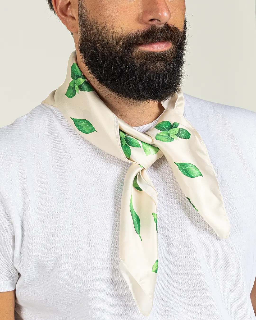 Foulard con stampa personalizzata su tessuto leggero