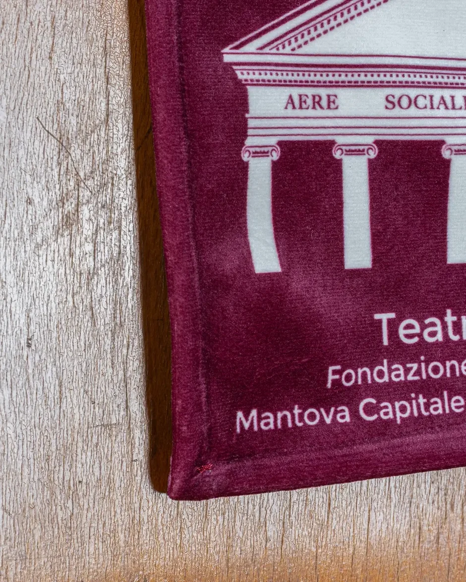 Segnaposto in velluto con logo o iniziali personalizzate