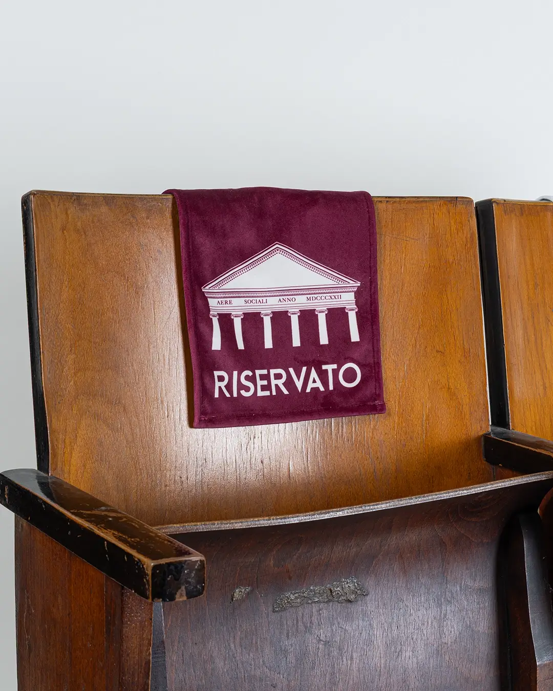 Segnaposto in velluto personalizzato con nome ricamato